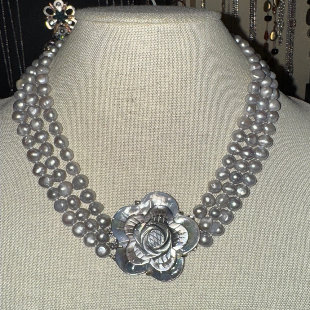 Fresh  Pearl Necklace with MOP  Floral Accent
